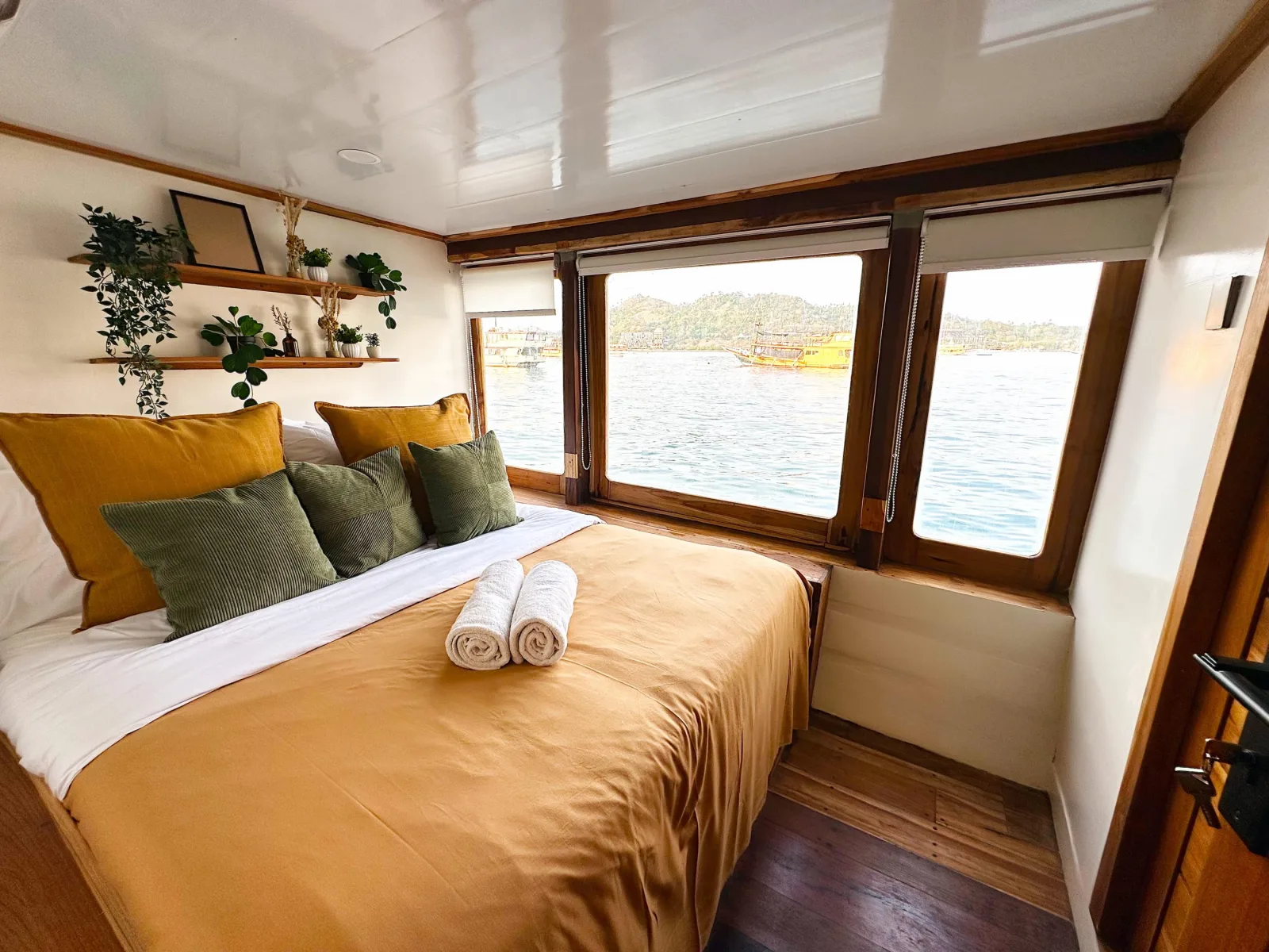 Labuan Bajo: 3-Day Komodo Sailing Tour