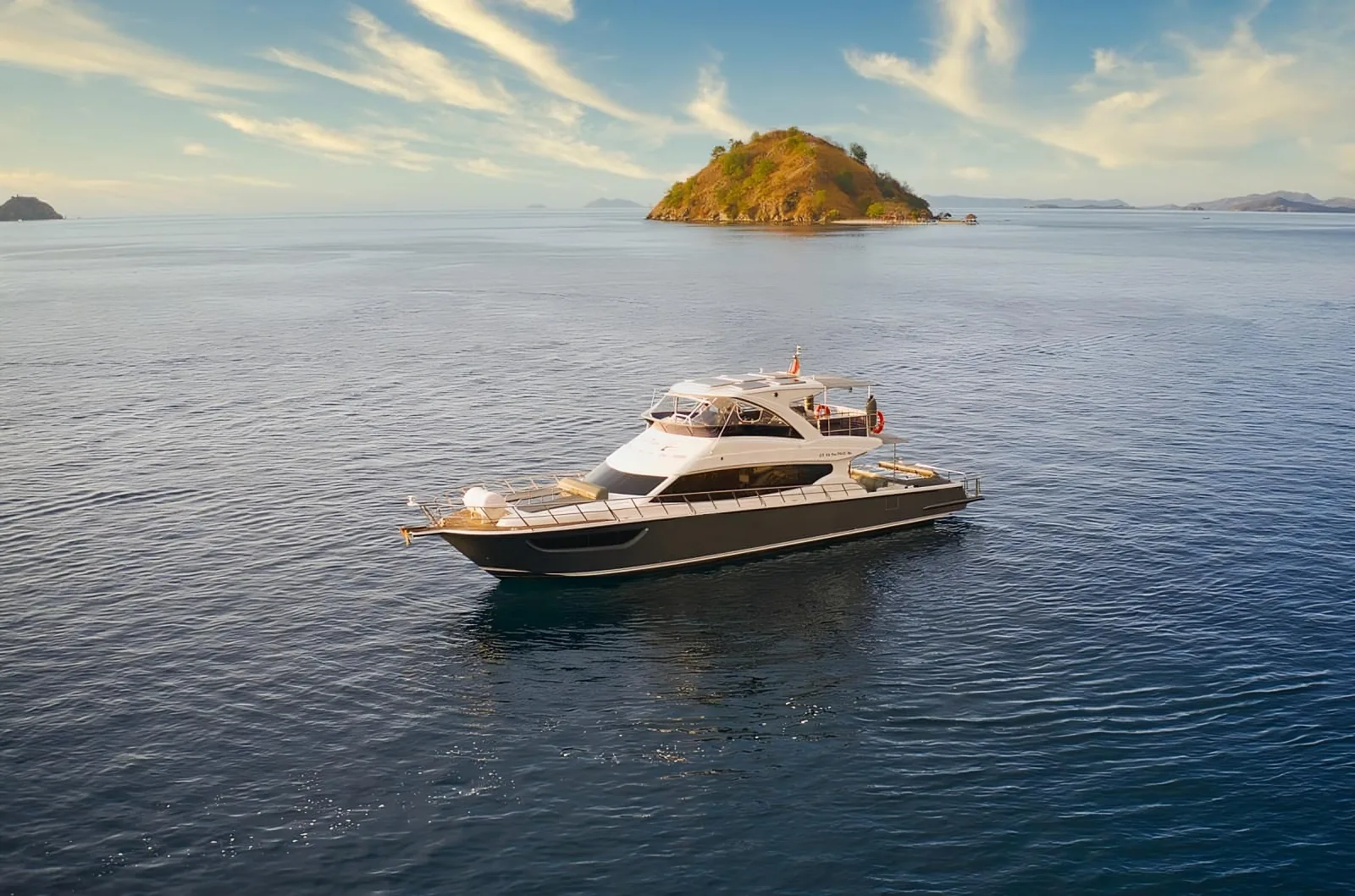 From Labuan Bajo: Komodo Island Day Tour with Snorkeling